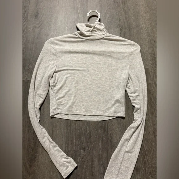 Turtleneck long sleeve top - Picture 1 of 4